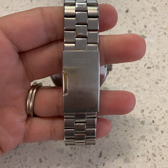 Beautiful Fossil Silver Watch - Picture 6 of 6